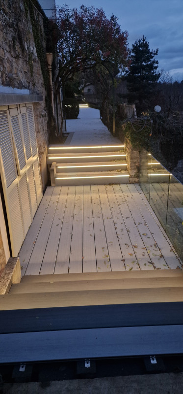 Pose d'une terrasse en bois composite à la Croix Rousse